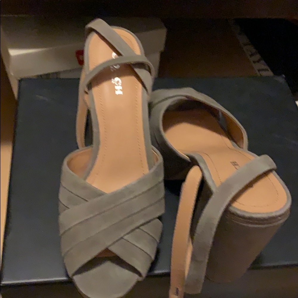 Shoes - Picture 5 of 11
